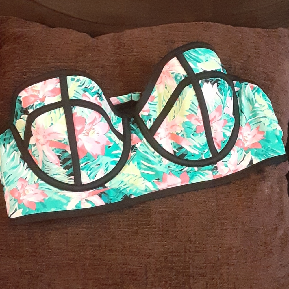 Xhilaration Bathing suit top
